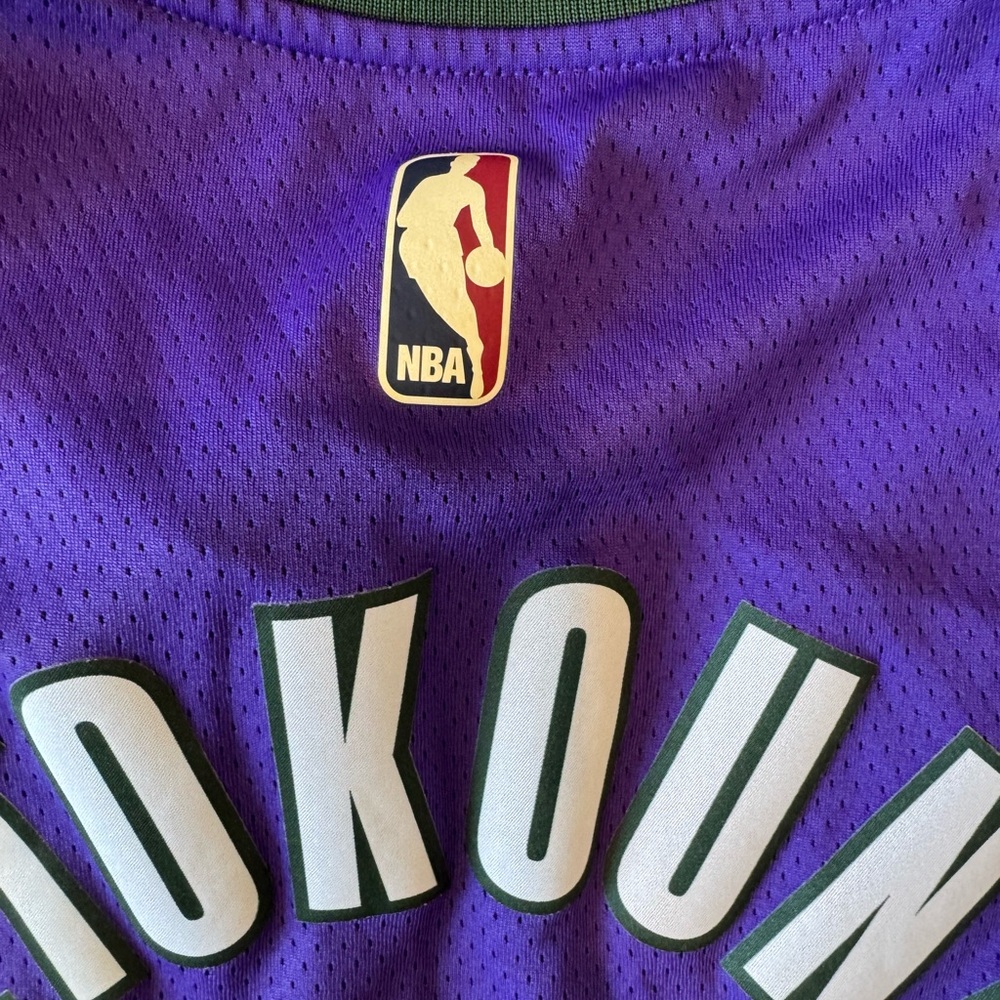 Nike Bucks Purple ANTETUKOUNMPO basketball Jersey w/FREE COMIC CON Bag - Picture 6 of 9